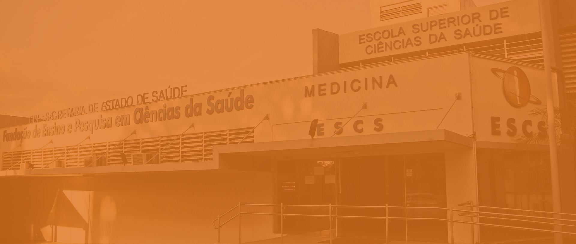 Fachada da Escola Superior de Ciências da Saúde